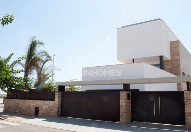 Alicante’de Panoramik Deniz Manzaralı Müstakil Villa 3