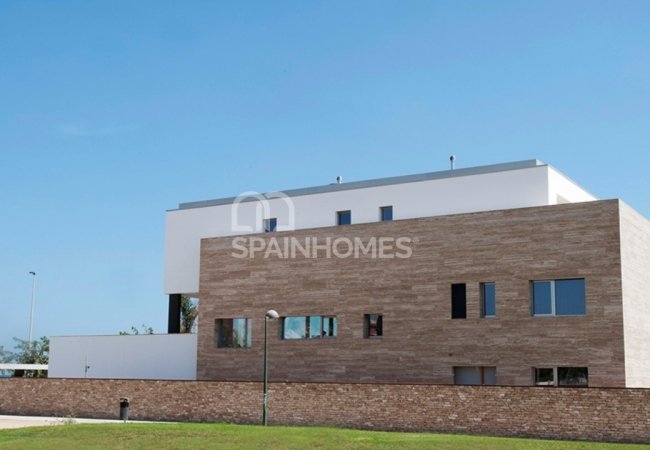 Alicante’de Panoramik Deniz Manzaralı Müstakil Villa 5