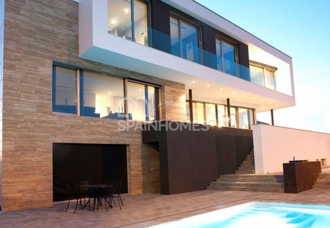 Alicante’de Panoramik Deniz Manzaralı Müstakil Villa 6