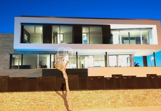 Alicante’de Panoramik Deniz Manzaralı Müstakil Villa 9