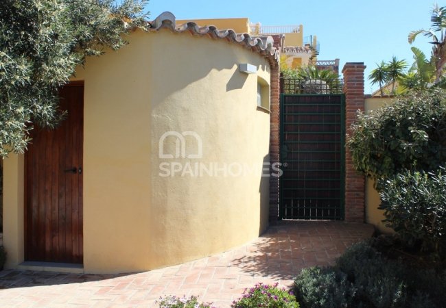 Benalmádena'da Panoramik Deniz Manzaralı Villa 17