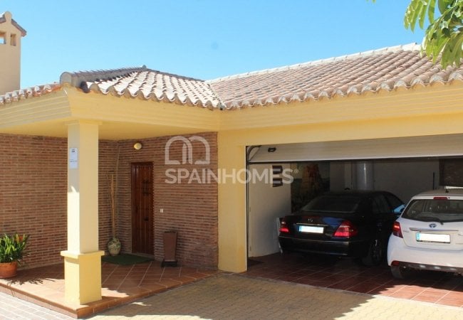 Benalmádena'da Panoramik Deniz Manzaralı Villa 19