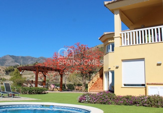 Benalmádena'da Panoramik Deniz Manzaralı Villa 3