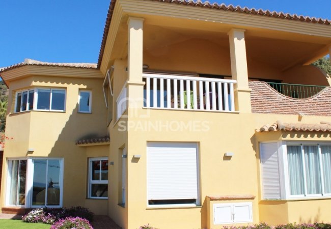 Benalmádena'da Panoramik Deniz Manzaralı Villa 4