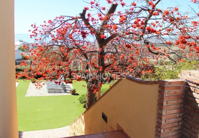 Benalmádena'da Panoramik Deniz Manzaralı Villa 6