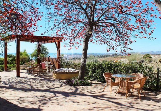 Benalmádena'da Panoramik Deniz Manzaralı Villa 8