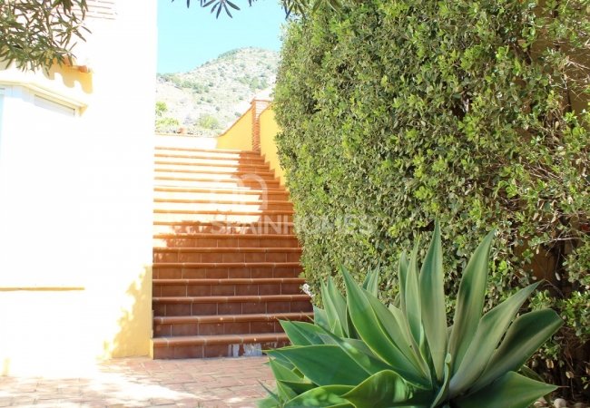 Benalmádena'da Panoramik Deniz Manzaralı Villa 11