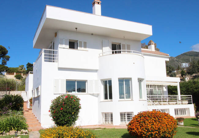 Furnished Villa Within Walking Distance to the Beach in Benalmádena 1