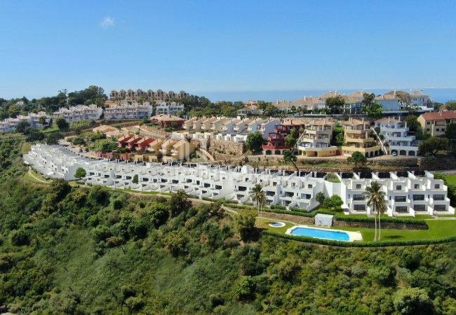 3 Bedroom Townhouses in Ojén Close to Marbella Town 4