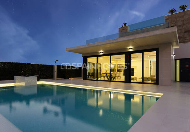 Excellent Villas with a Private Garden and Swimming Pool in Orihuela