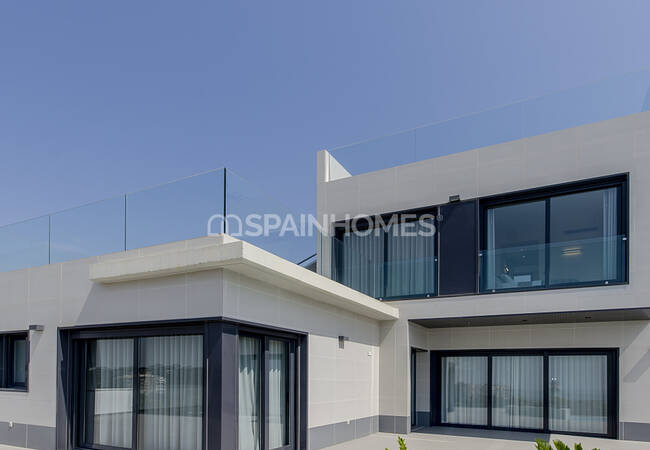 Excellent Villas with a Private Garden and Swimming Pool in Orihuela