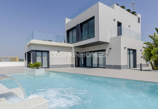 Excellent Villas with a Private Garden and Swimming Pool in Orihuela