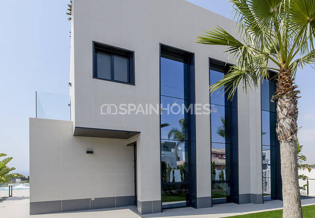 Excellent Villas with a Private Garden and Swimming Pool in Orihuela