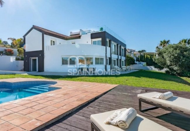 Exclusive Villa with High Quality Finishes in Costa Del Sol