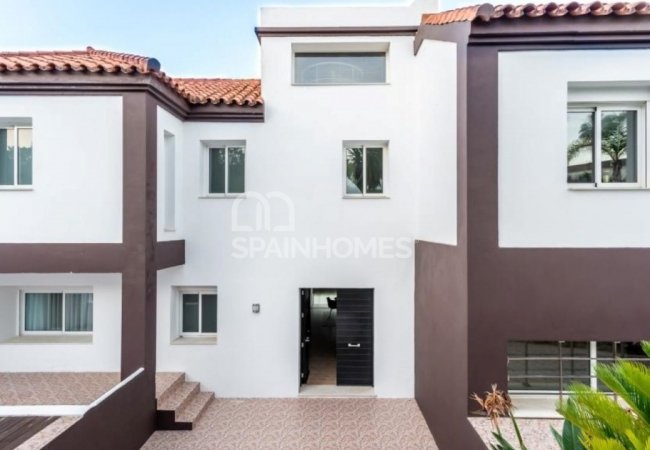 Exclusive Villa with High Quality Finishes in Costa Del Sol