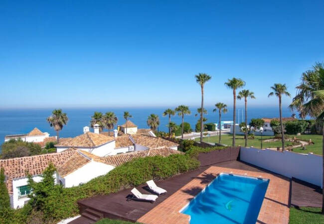 Costa Del Sol'de Lüks Döşemelere Sahip Deniz Manzaralı Villa 1