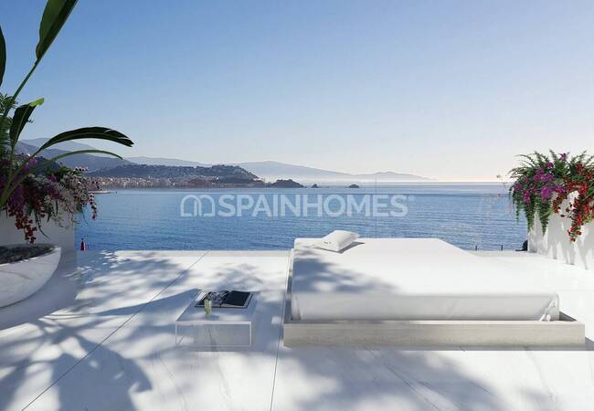 Luxurious Beach Front Apartments in a Unique Location in Almunecar 2