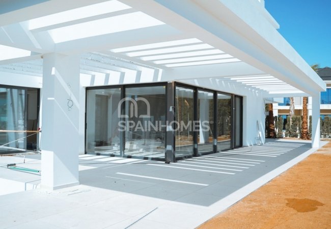 Benahavis'te Çağdaş Tasarımlı Prestijli Villa 13