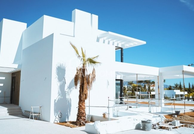 Benahavis'te Çağdaş Tasarımlı Prestijli Villa 15