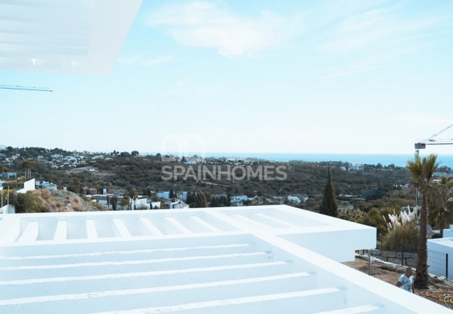 Benahavis'te Çağdaş Tasarımlı Prestijli Villa 16