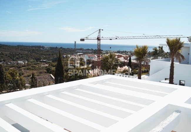 Benahavis'te Çağdaş Tasarımlı Prestijli Villa 17