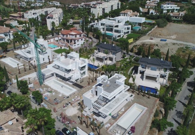 Benahavis'te Çağdaş Tasarımlı Prestijli Villa 22