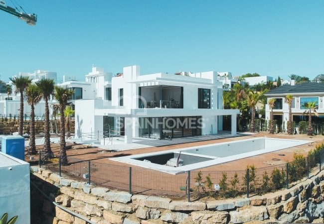 Benahavis'te Çağdaş Tasarımlı Prestijli Villa 5