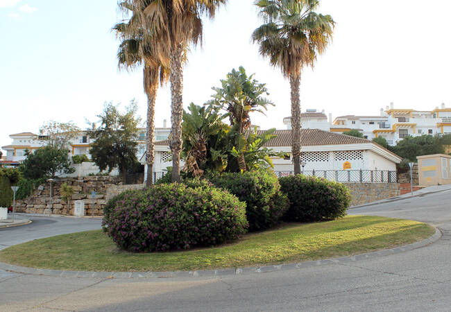 Land in Benalmádena Close to the Sea and Local Facilities 1