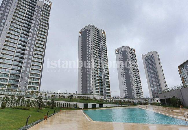 Luxurious Apartments in Istanbul Bahcesehir with Lake View
