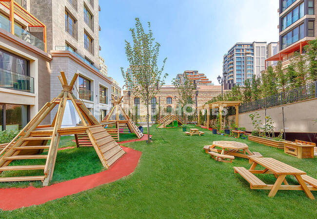 Zeytinburnu'nda Özel Marina ve Deniz Manzaralı Daireler 5