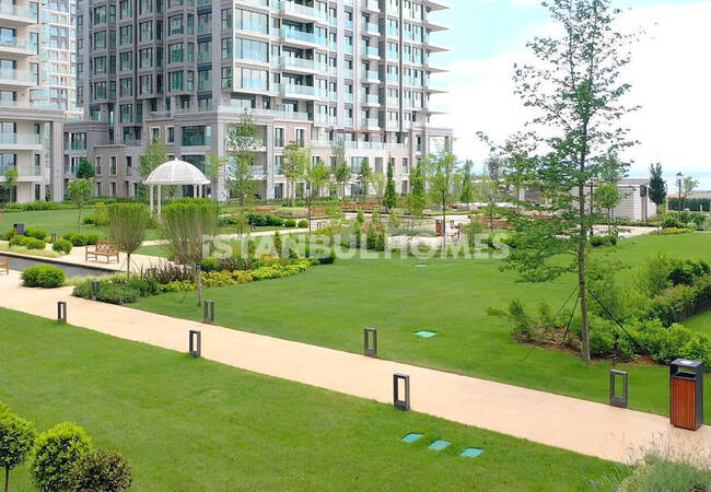 Zeytinburnu'nda Özel Marina ve Deniz Manzaralı Daireler 9