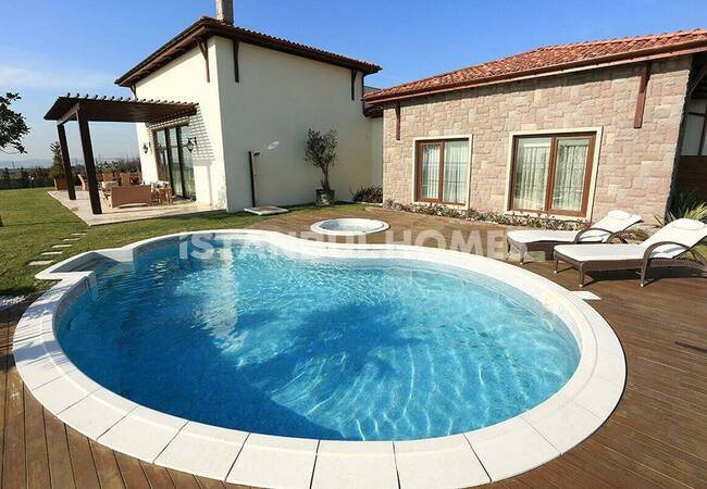 Luxury Villas at 2.5 Km From Buyukcekmece Lake in Istanbul 2
