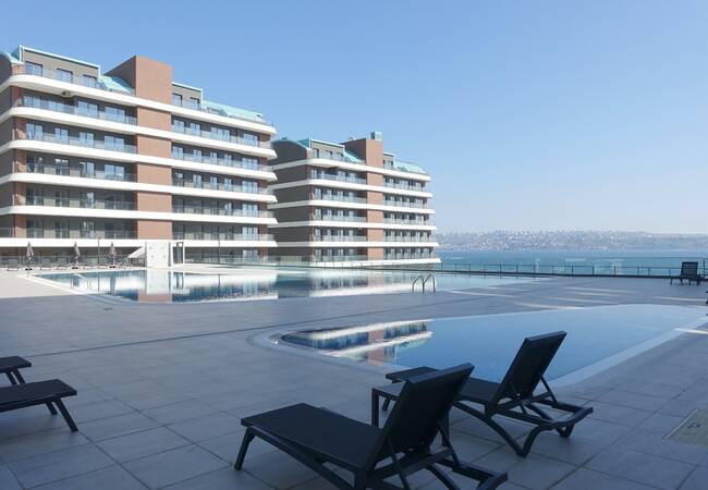 Istanbul Apartments in a Groundbreaking Seaside Complex