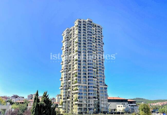 Apartments in Umraniye Intertwined with Nature and Sky