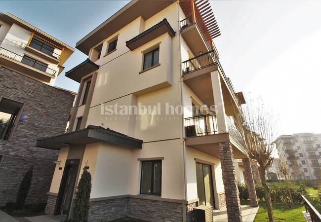 İstanbul Başakşehir’de Zengin Site İmkanlarına Sahip Geniş Daireler 1
