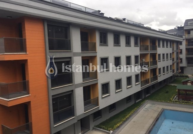 ملک نوساز با چشم انداز دریا در استانبول، بیلیکدوزو 8