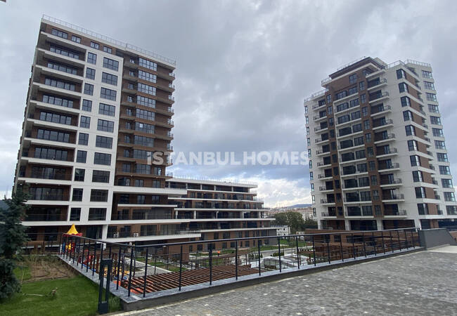 Istanbul Apartments with Green Complex Areas in ümraniye