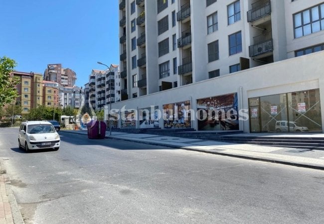 Boutique Shops with Ready Tenant in Basaksehir İstanbul 2