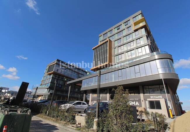 Immobiliers Commerciaux Sur Un Boulevard Fréquenté À Istanbul 1