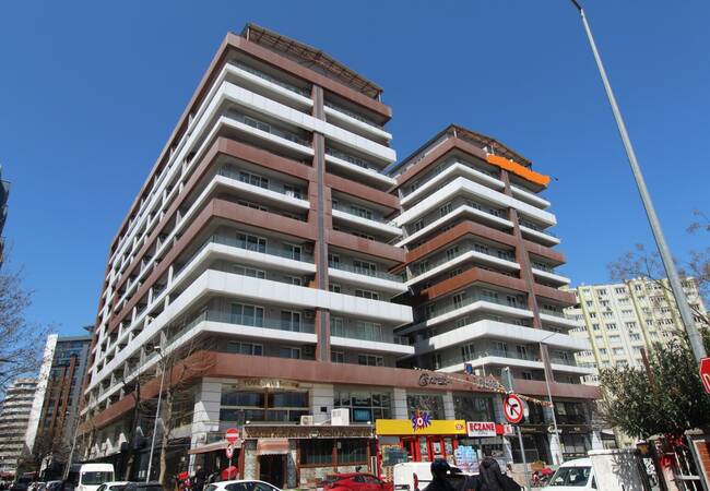 Immobilier Commercial À Istanbul À Côté De L'autoroute E-5 1