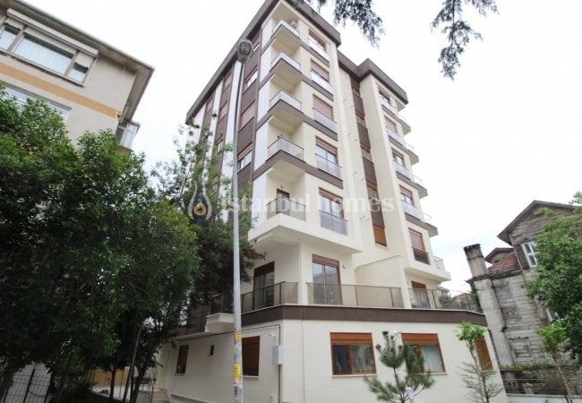 Kadıköy'de Merkezi Konumda Kapalı Otoparklı Apartman Dairesi 2