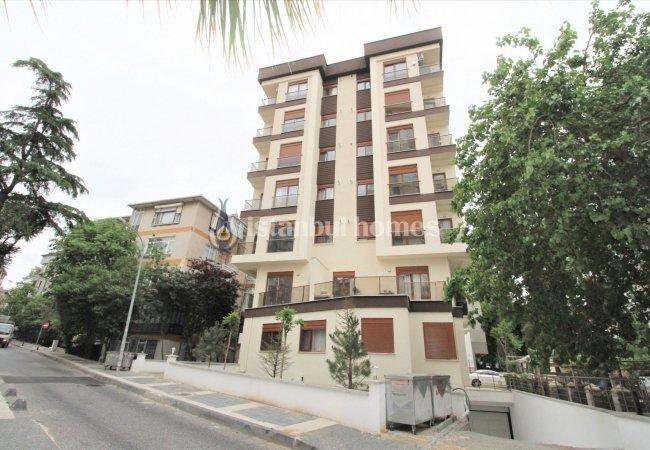 Kadıköy'de Merkezi Konumda Kapalı Otoparklı Apartman Dairesi 1