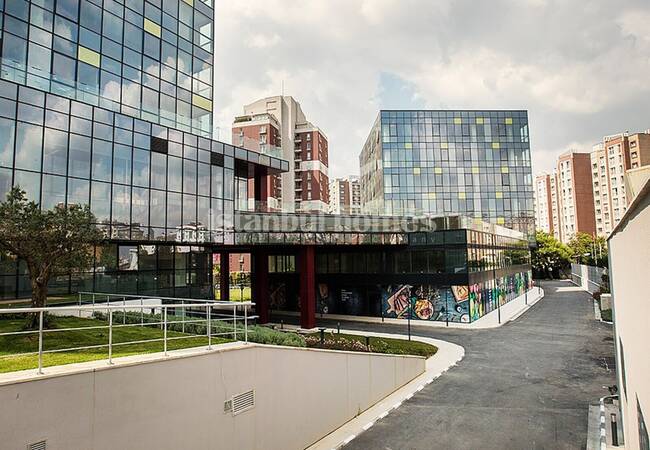 آپارتمان های واقع در یک مجتمع با استخر مشترک در کارتال 4