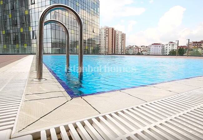 آپارتمان های واقع در یک مجتمع با استخر مشترک در کارتال 5