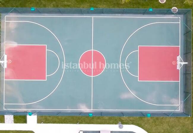 آپارتمان های واقع در یک مجتمع با استخر مشترک در کارتال 9