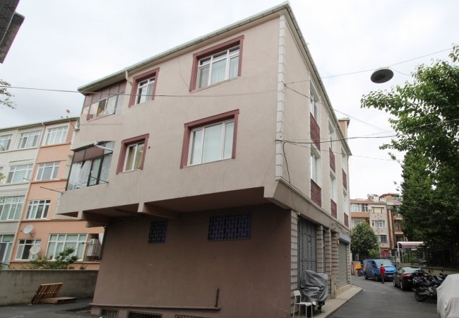 Advantageously Located Affordable 3+1 Apartment in Fatih