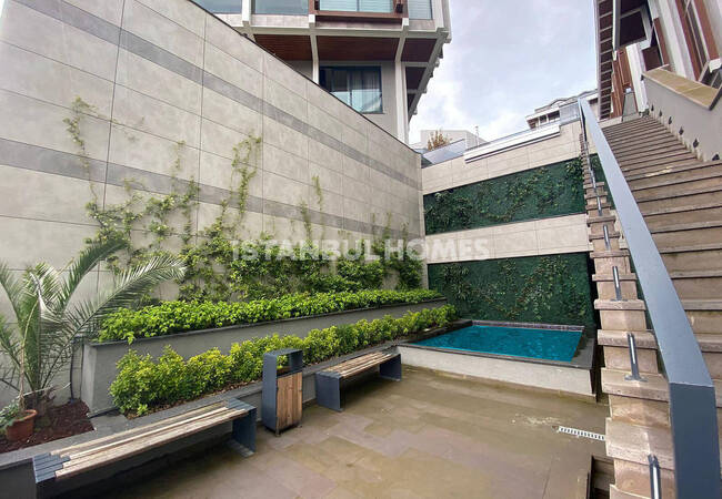 آپارتمان های سطح بالا واقع در یک مجتمع استخردار در استانبول 14