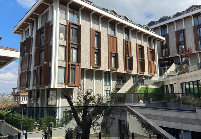 Privilegierte Wohnungen In Komplex Mit Pools In Istanbul 1