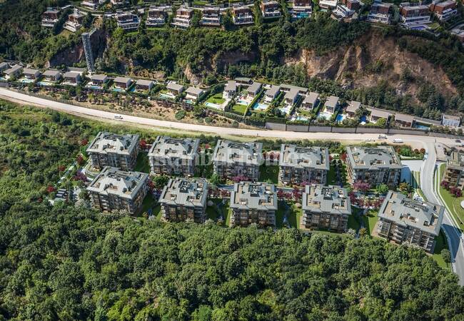 Modernly Designed Real Estate in an Elite Complex in Beykoz 14