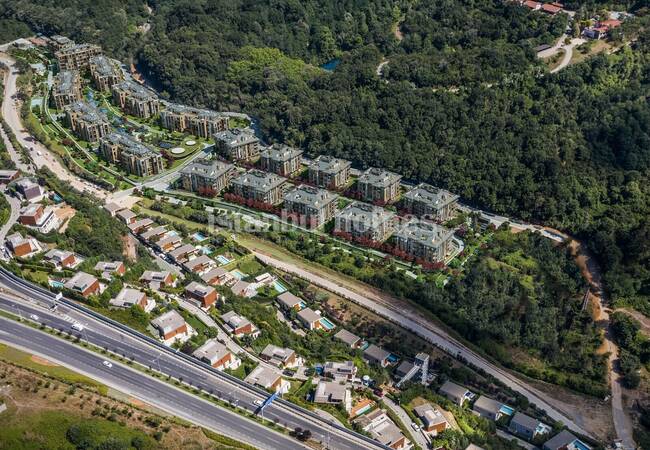 Modernly Designed Real Estate in an Elite Complex in Beykoz 15